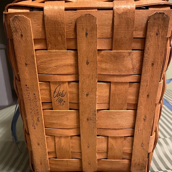 Longaberger Woven Picnic Basket with Floral Blue Liner - Picture 5 of 12